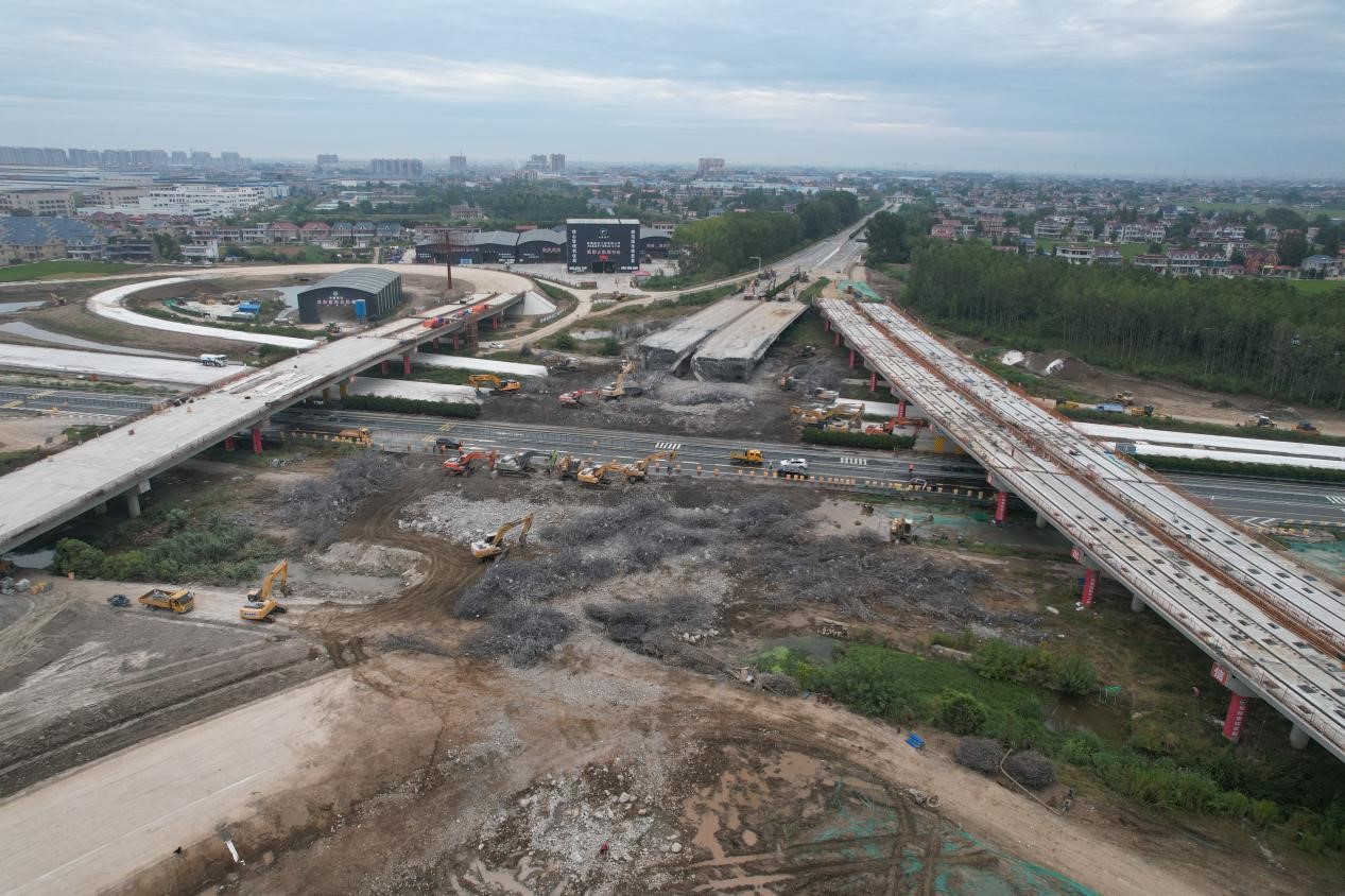 江苏省如皋市九华镇南通路桥沪陕高速平广段南通一标.jpg